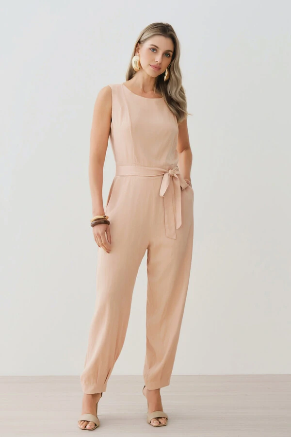 Macacão Regata Recorte Cenoura Cinto