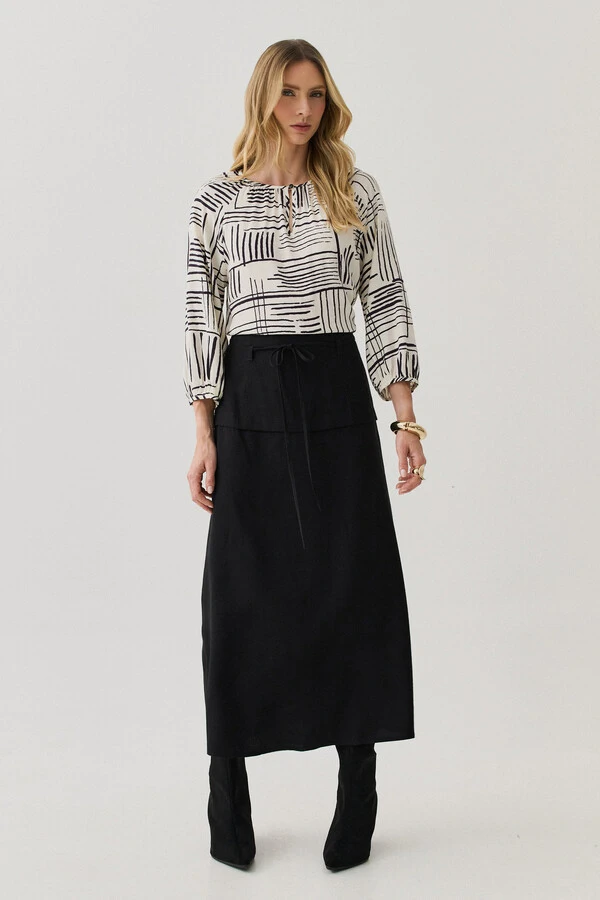 Blusa Abstrata Manga 3/4 Raglan Decote Gota Mini Botão