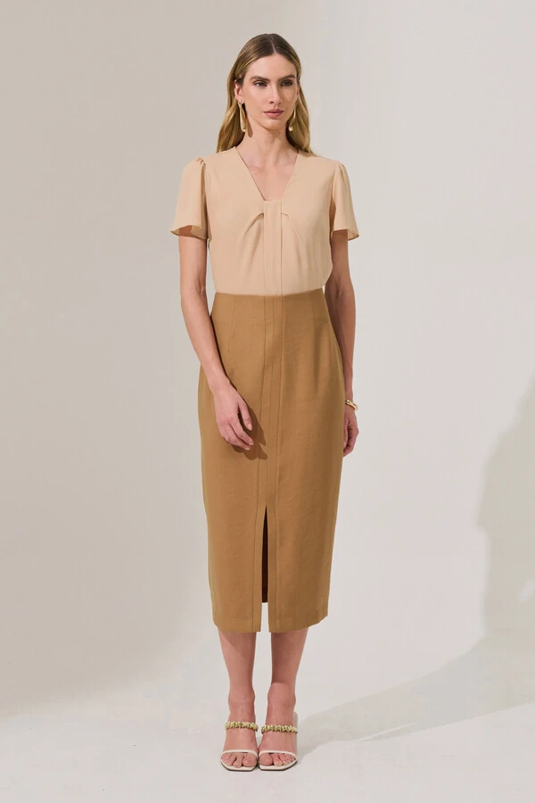 Blusa Decote V Pregas Laço