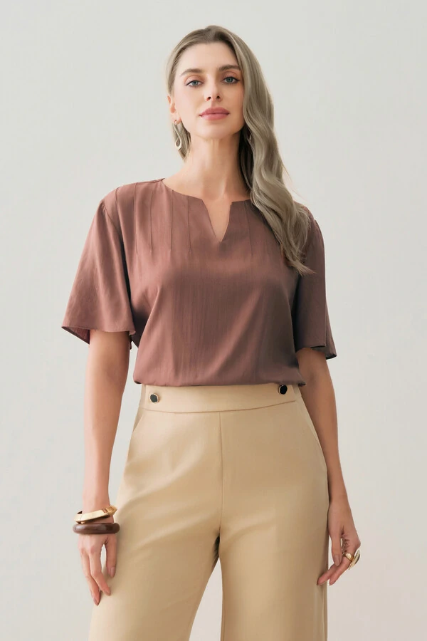 Blusa Manga Evasê Decote Cavado Nervuras