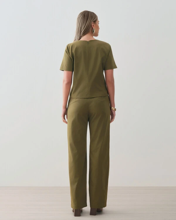 Conjunto de Alfaiataria de Blusa Crop Assimétrica Ombro Esquerdo Prega Gold Double e Calça Reta