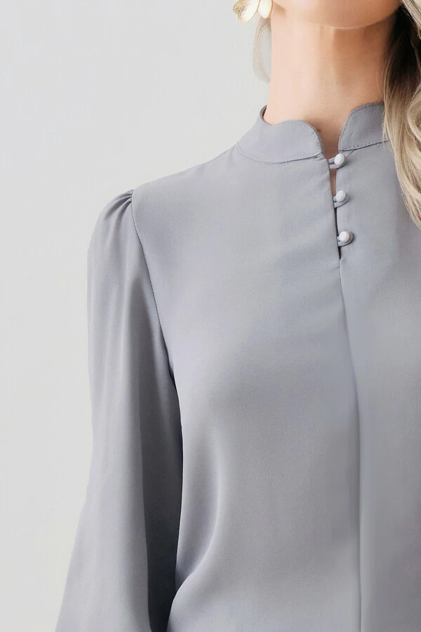 Blusa Manga Longa Punho Gola Baixa Mini Botões Triple