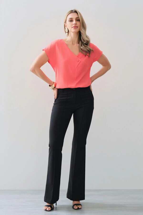 Blusa Manga Morcego Decote V Transpassado Botão Forrado