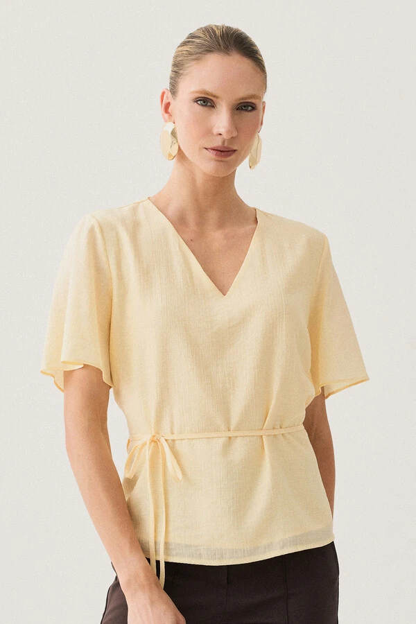 Blusa Decote V Cinto Fino