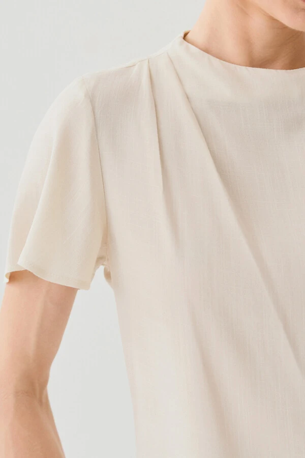 Blusa Assimétrica Gola Careca Baixa Pregas Ombro Direito