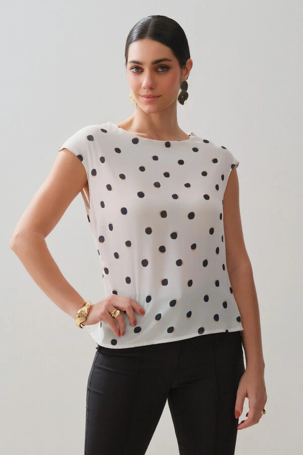 Blusa Assimétrica Poa Sobreposta Lateral Direita Franzida