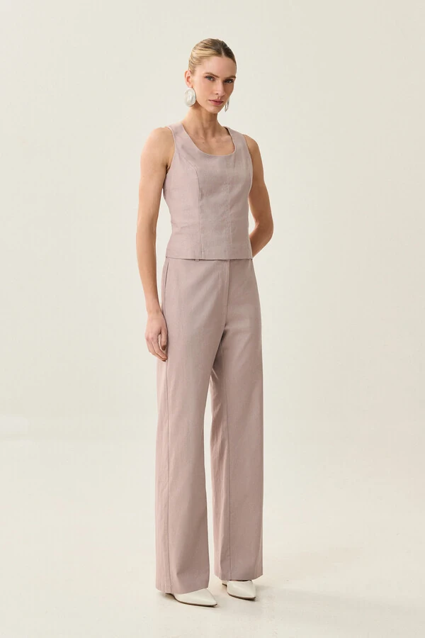 Conjunto de Linho de Blusa Regata Crop Recortes e Calça Reta Botão Forrado