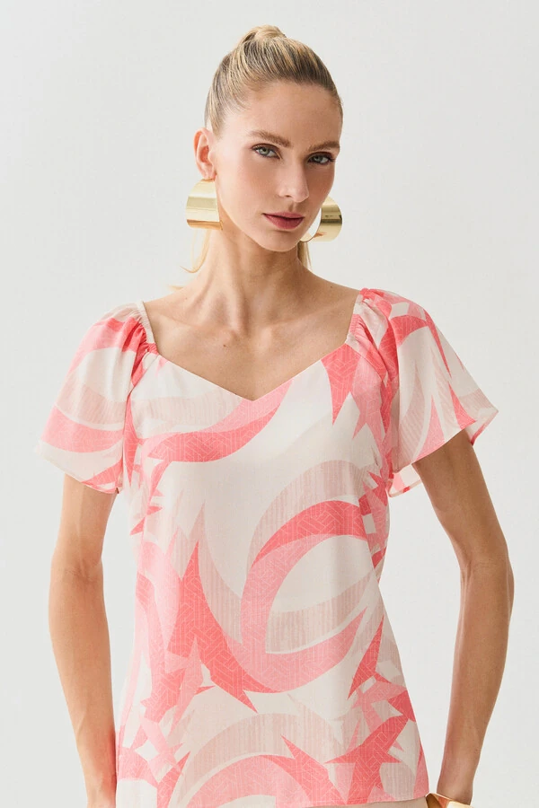 Blusa Abstrata Manga Raglan Decote Coração Ombro Elástico