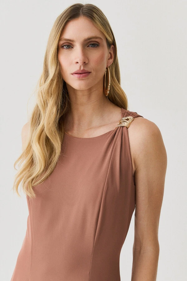Vestido Midi Evasê Regata Assimétrico Pregas Ombro Esquerdo Gold