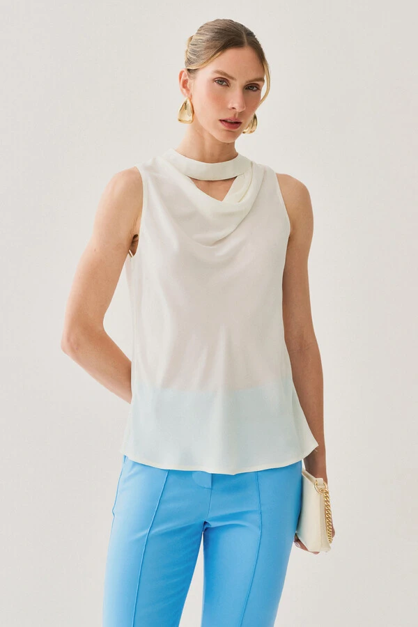 Regata Gola Baixa Drapeada Cut Out
