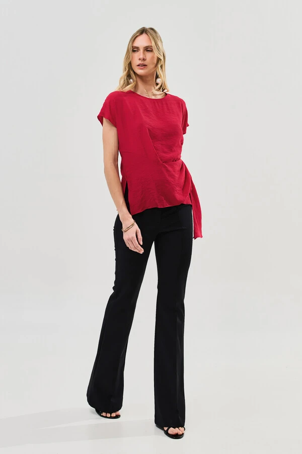 Blusa Manga Morcego Faixa Transpassada Fenda Lateral Direita