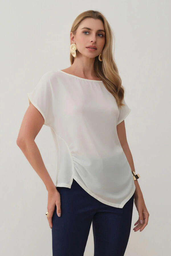 Blusa Assimétrica Manga Morcego Lateral Franzidos