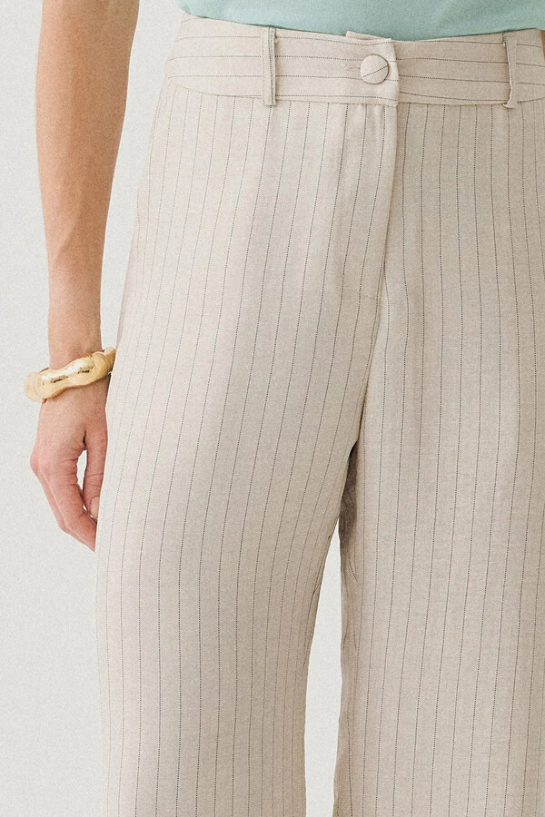 Pantalona Slim Risca de Giz Botão Forrado