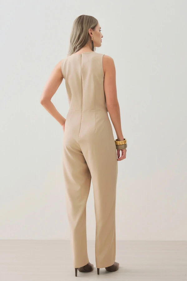 Macacão Regata de Alfaitaria Cintura Martingale Gold