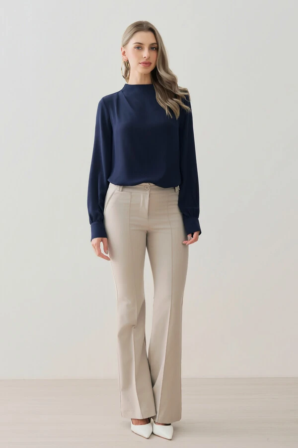 Blusa Assimétrica Manga Longa Punho Double Gola Careca Baixa Ombro Direito Pregas Double