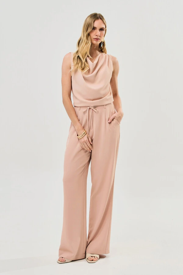 Conjunto de Alfaiataria de Regata Decote Drapeado Ombro Pregas Double e Pantalona Cinto Fino