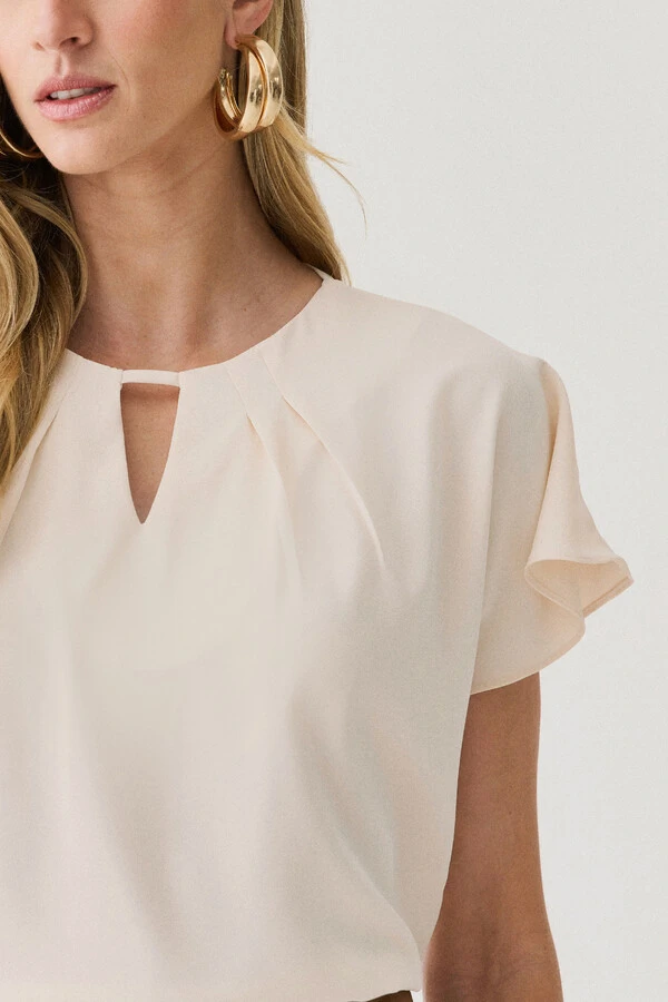 Blusa Manga Morcego Evasê Decote Cut Out Pregas
