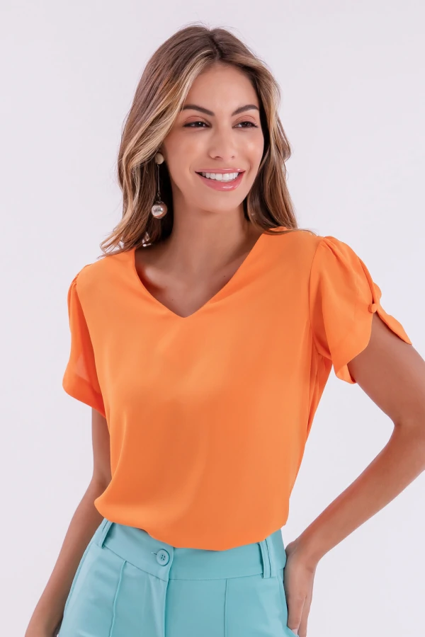 Blusa manga aberta botão forrado