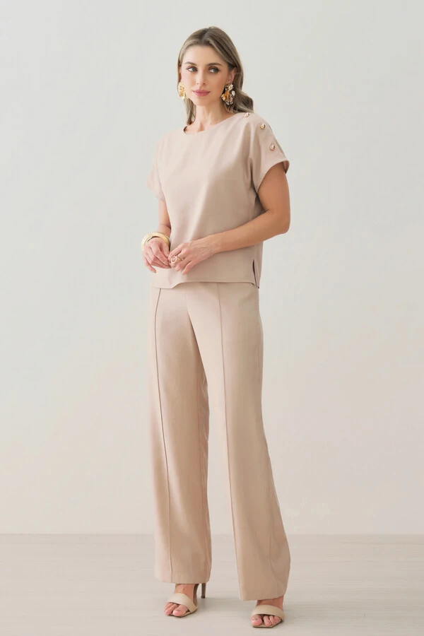 Conjunto de Blusa Assimétrica Manga Morcego Gold Triple e Calça Reta Nervura