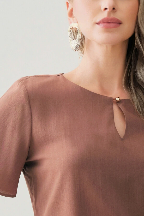 Blusa Manga Evasê Decote Vazado Gold