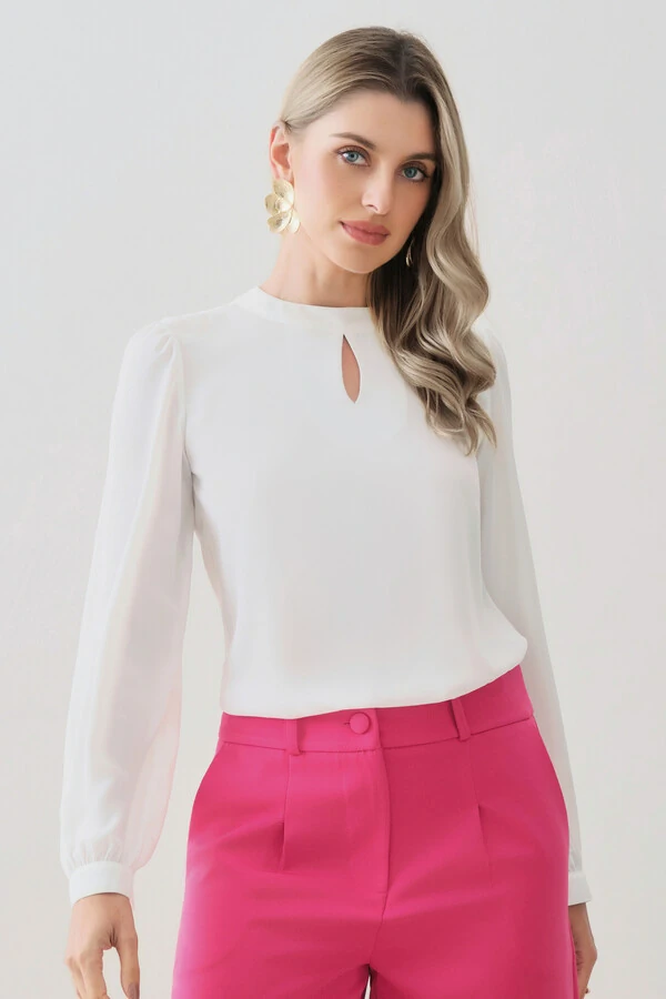 Blusa Manga Longa Punho Gola Baixa Vazada Gota