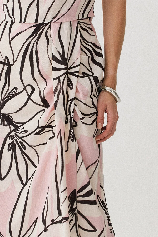 Conjunto Assimétrico Floral de Regata Crop Pregas Double e Saia Midi Pregas