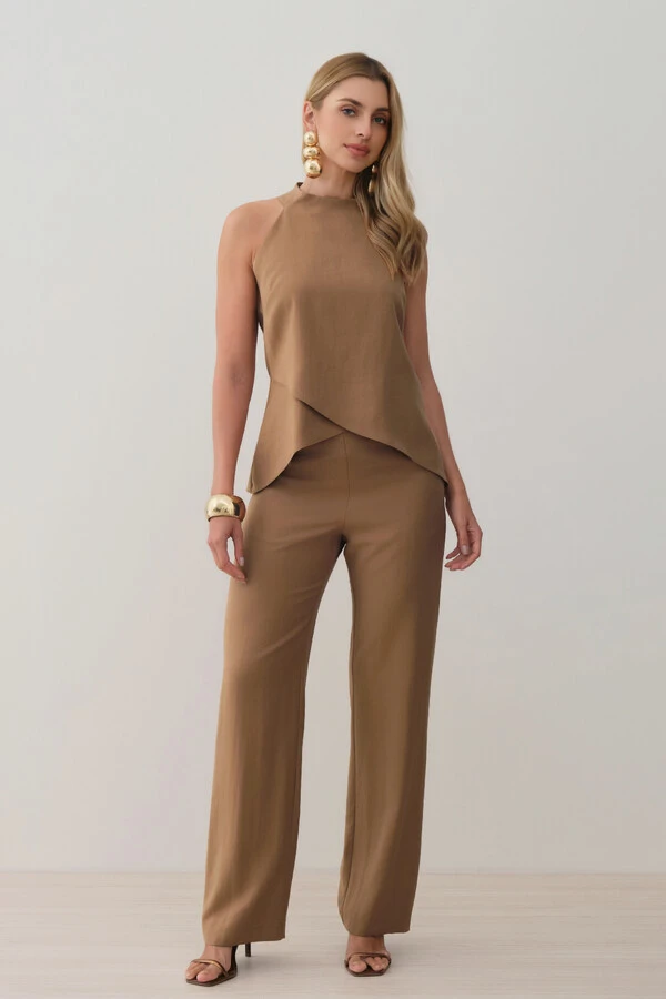 Conjunto de Blusa Regata Frente Única Transpassada e Calça Reta