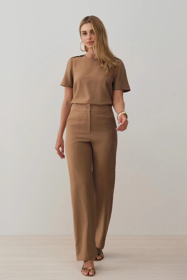 Conjunto de Blusa Ombro Prega e Calça Reta Ampla