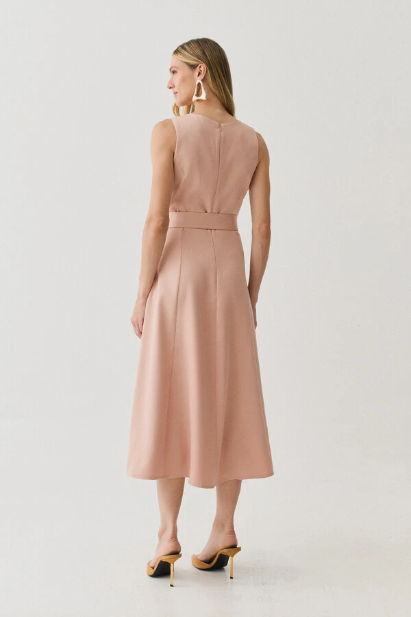 Vestido Midi Evasê Regata de Alfaiataria Recortes Cinto Fivela Gold