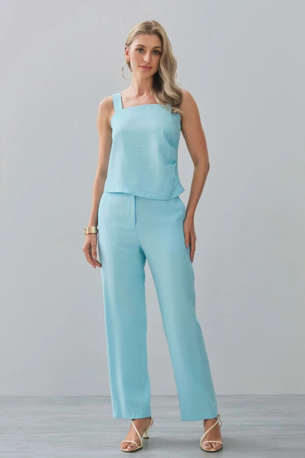 Conjunto de Alfaiataria Blusa de Alça Crop Assimétrica Lateral Franzida e Calça Reta Botão Forrado