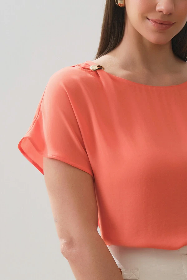 Blusa Manga Morcego Decote Cut Out Gold