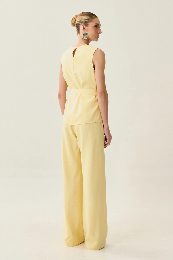 Conjunto de Alfaiataria de Blusa Regata Cinto e Calça Wide Leg