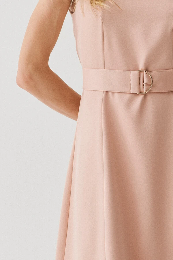 Vestido Midi Evasê Regata de Alfaiataria Recortes Cinto Fivela Gold