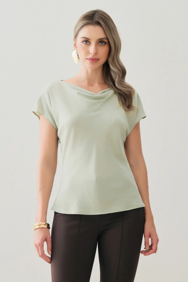 Blusa Manga Morcego Decote Drapeado