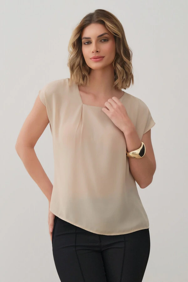 Blusa Manga Morcego Decote Assimétrico Prega