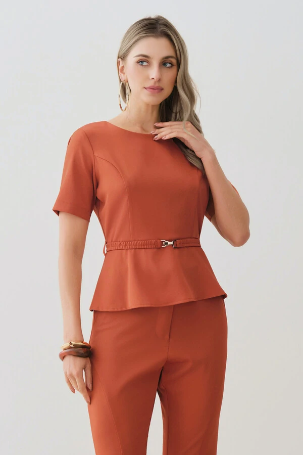 Conjunto de Blusa Crop Peplum Recorte Cinto Gold e Calça Flare Recorte