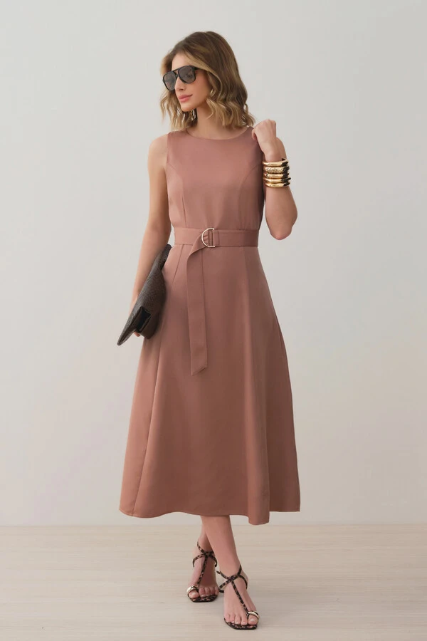 Vestido Midi Evasê Regata de Alfaiataria Recortes Cinto Fivela Gold
