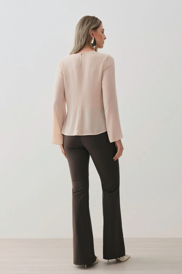 Blusa Dupla Assimétrica de Chiffon Yoryu Manga Longa Evasê Lateral Drapeada