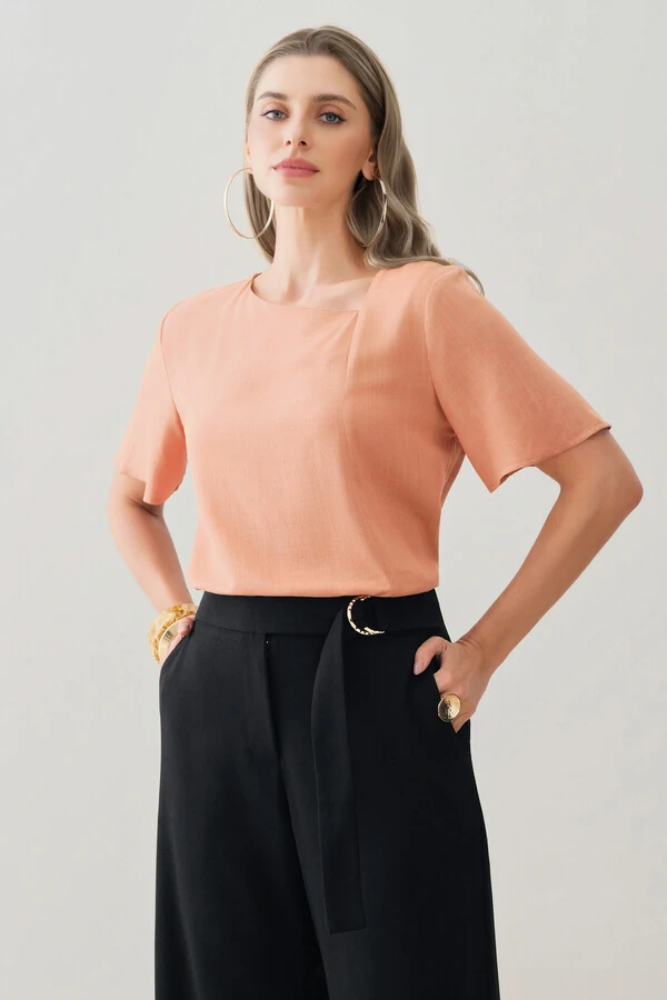 Blusa Decote V Assimétrico Recorte