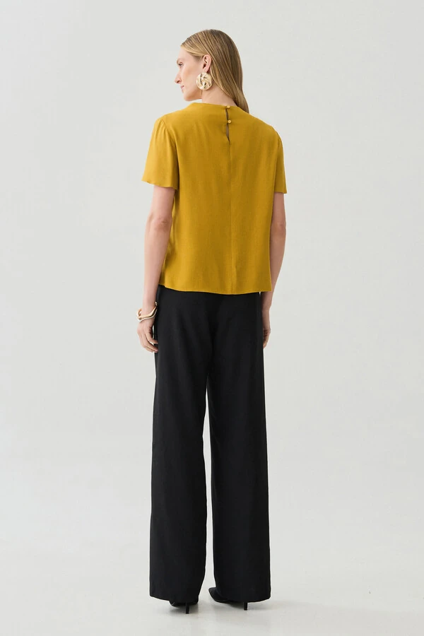 Blusa Assimétrica Gola Careca Baixa Pregas Ombro Direito