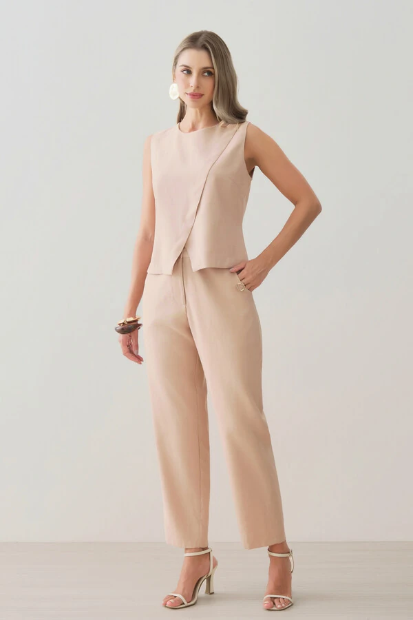 Conjuntode Alfaiataria de Regata Crop Transpassada e Calça Reta