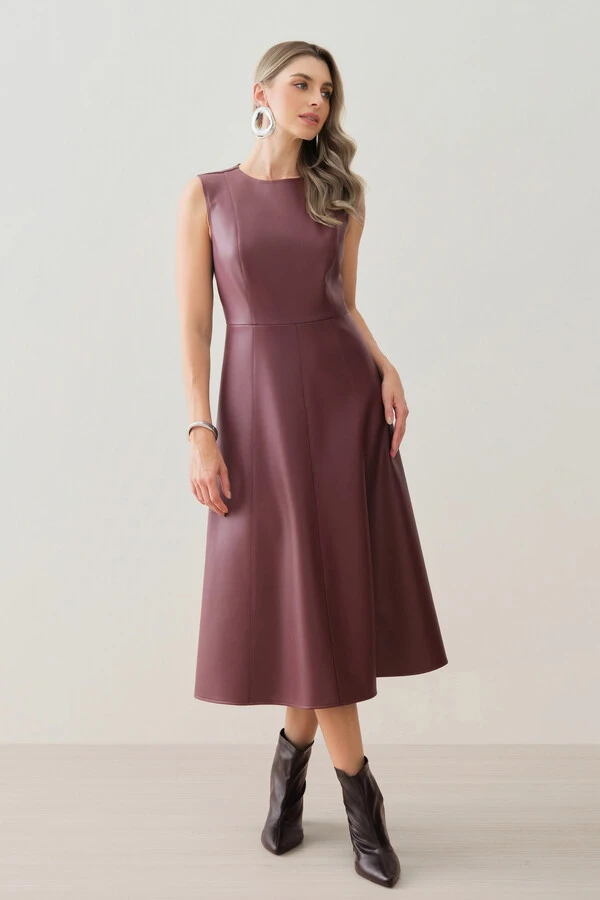 Vestido Midi Evasê Regata de Couro Recortes