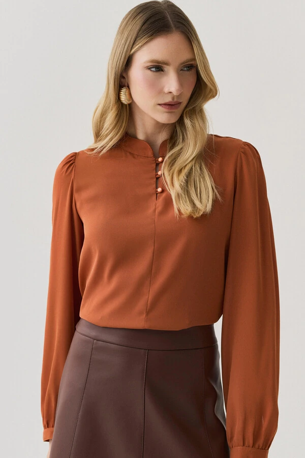 Blusa Manga Longa Punho Gola Baixa Mini Botões Triple