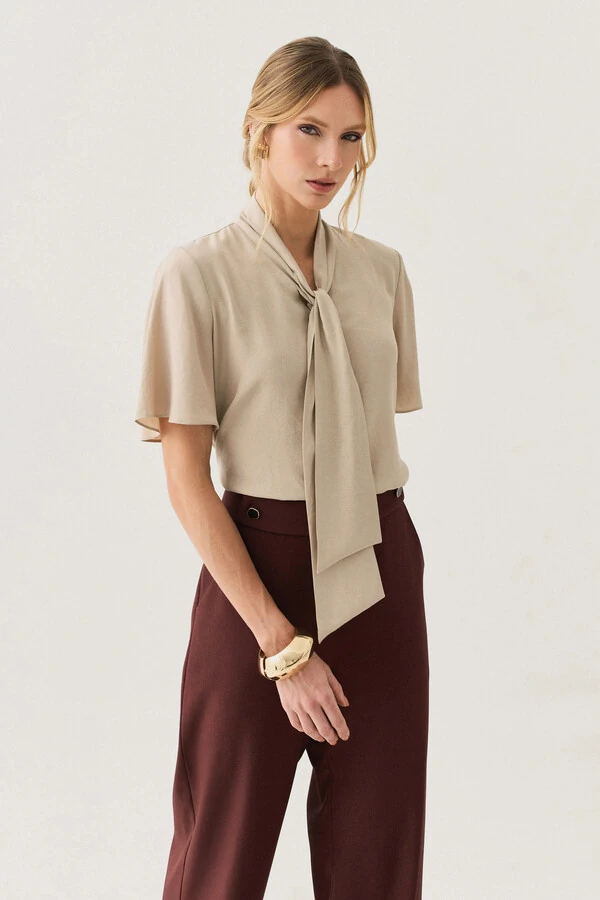 Blusa de Cetim Gola Dobrada de Laço