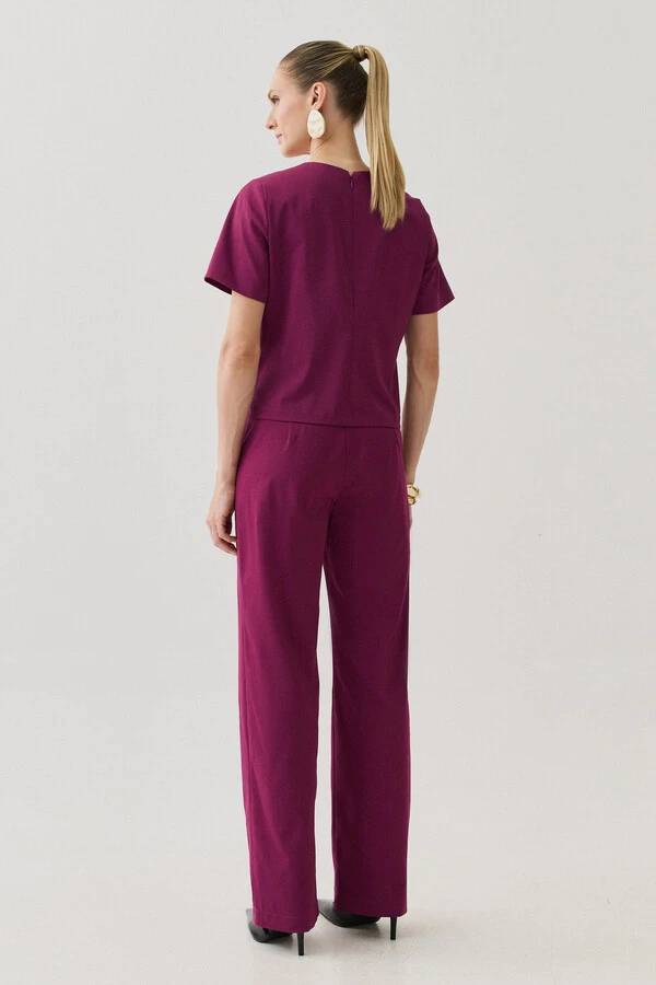 Conjunto de Alfaiataria de Blusa Crop Assimétrica Ombro Esquerdo Prega Gold Double e Calça Reta