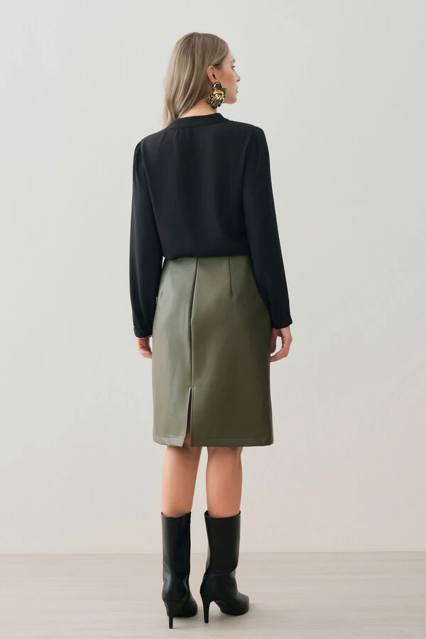 Blusa Manga Longa Punho Gola Baixa Mini Botão Forrado Pregas