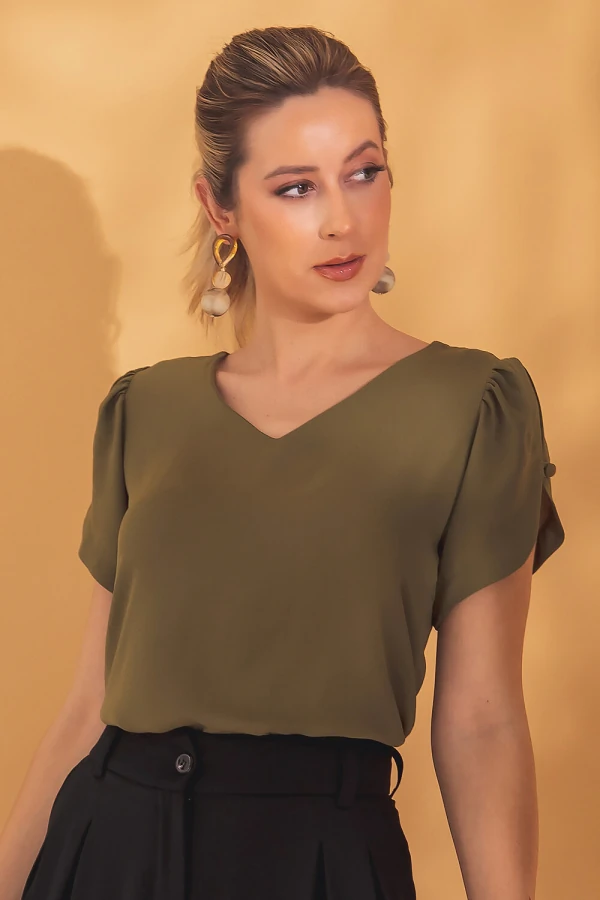 Blusa manga aberta botão forrado