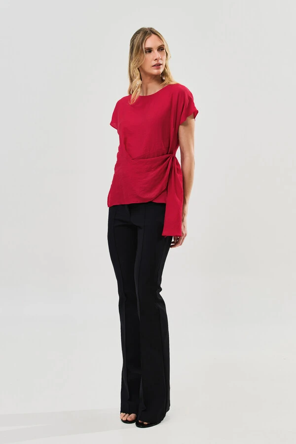 Blusa Manga Morcego Faixa Transpassada Fenda Lateral Direita