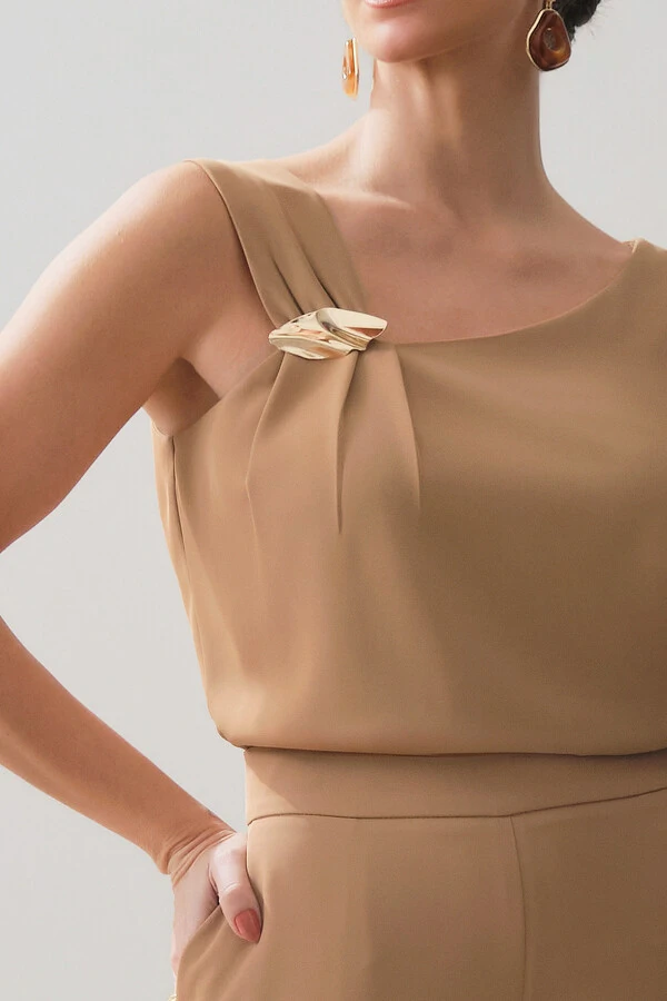Conjunto de Alfaiataria de Blusa Assimétrica Alça Direita Gold Pregas e Pantalona