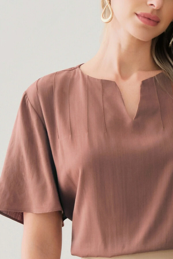 Blusa Manga Evasê Decote Cavado Nervuras